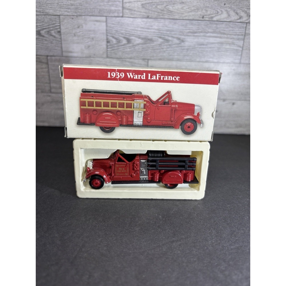 1939 Ward LaFrance Fire Truck ~ 1999 Reader's‎ Digest Collectible in Box